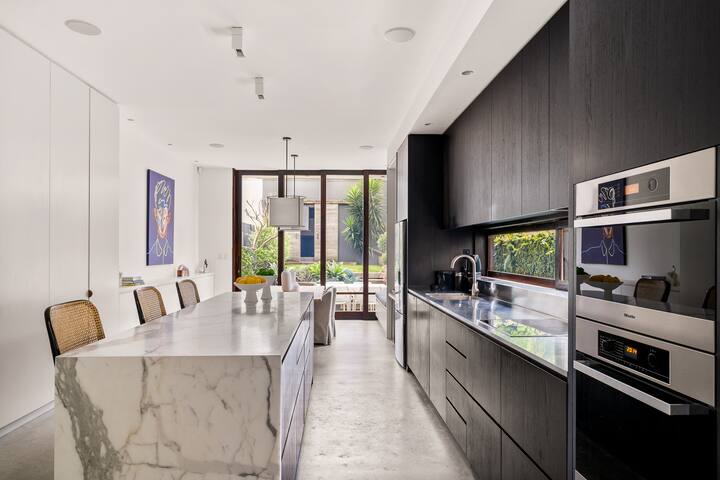 Beachside Haven – 5 minute walk to Bronte sands gallery image 2