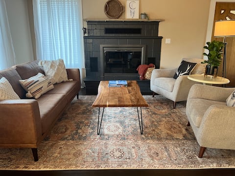 Cozy 2 br "mountain cottage" in the heart of Eagle