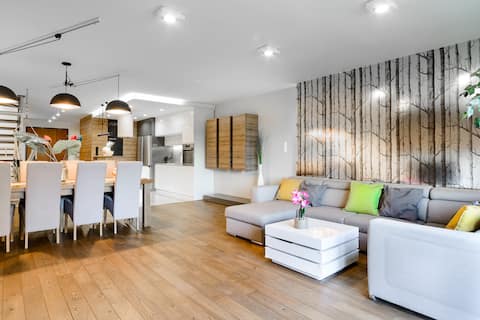 Lumina stylish 2-level apartment next to Księży Młyn