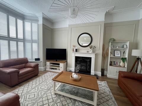 Top Airbnb: Driftwood House - seaside house entire property in Humberston