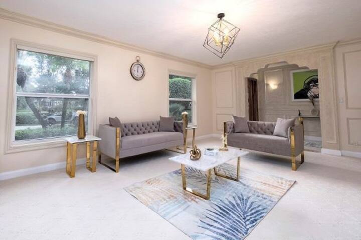 Lux Mansion w Heated Pool n Yoga gallery image 5