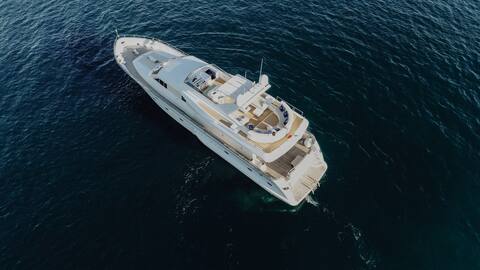 Beyond82: Luxury Yacht in Puglia