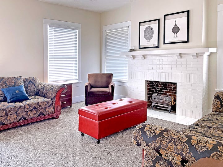 "Main Place" lovely 2 BR in downtown Paris TX! Apartments for Rent