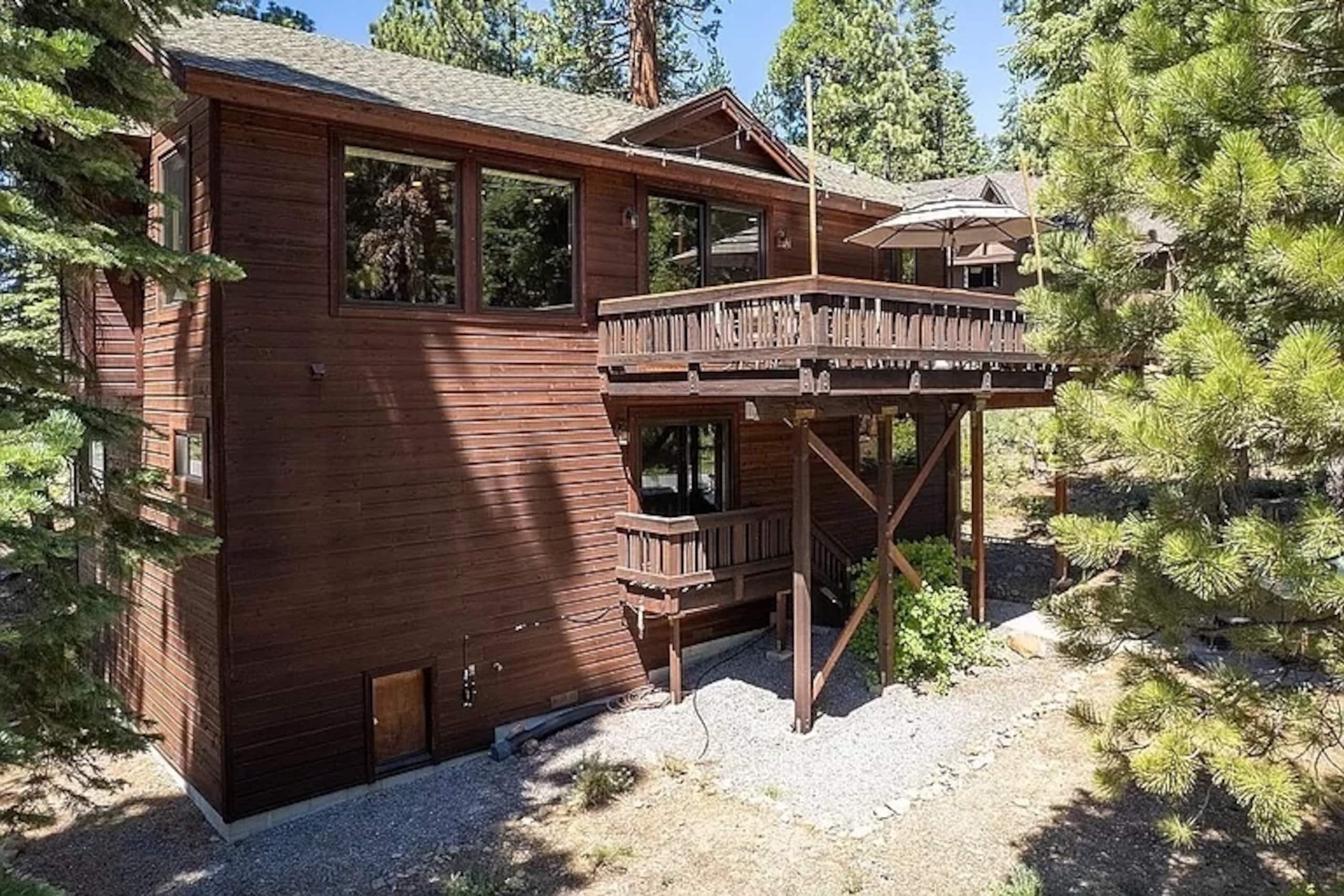 Two-Level Cabin with Hot Tub Near Lake Tahoe - Photo 22