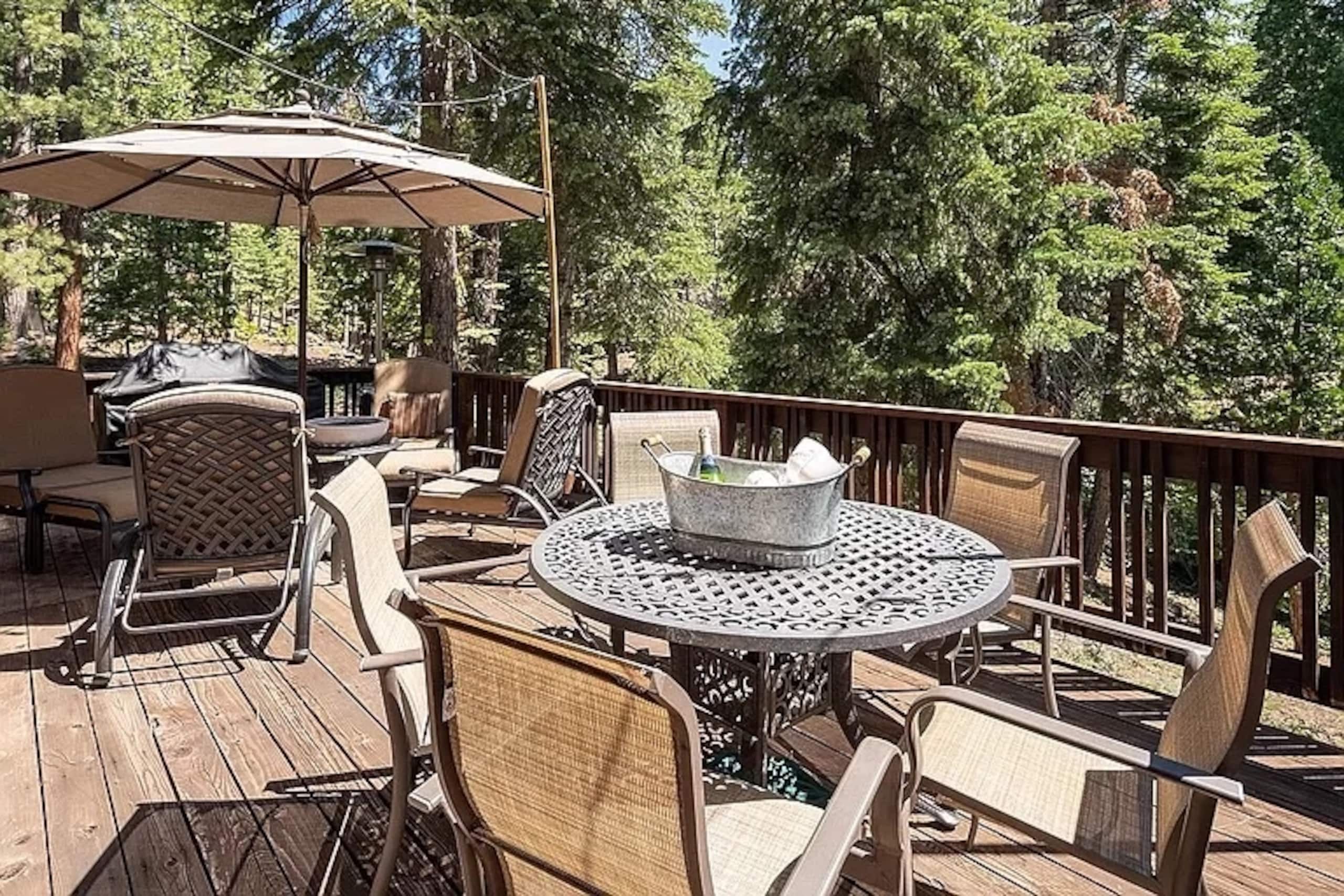 Two-Level Cabin with Hot Tub Near Lake Tahoe - Photo 19