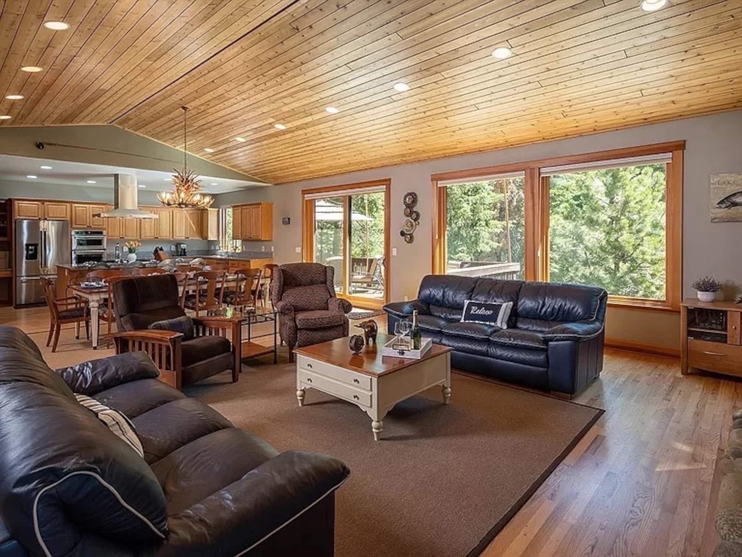 Two-Level Cabin with Hot Tub Near Lake Tahoe - Photo 7