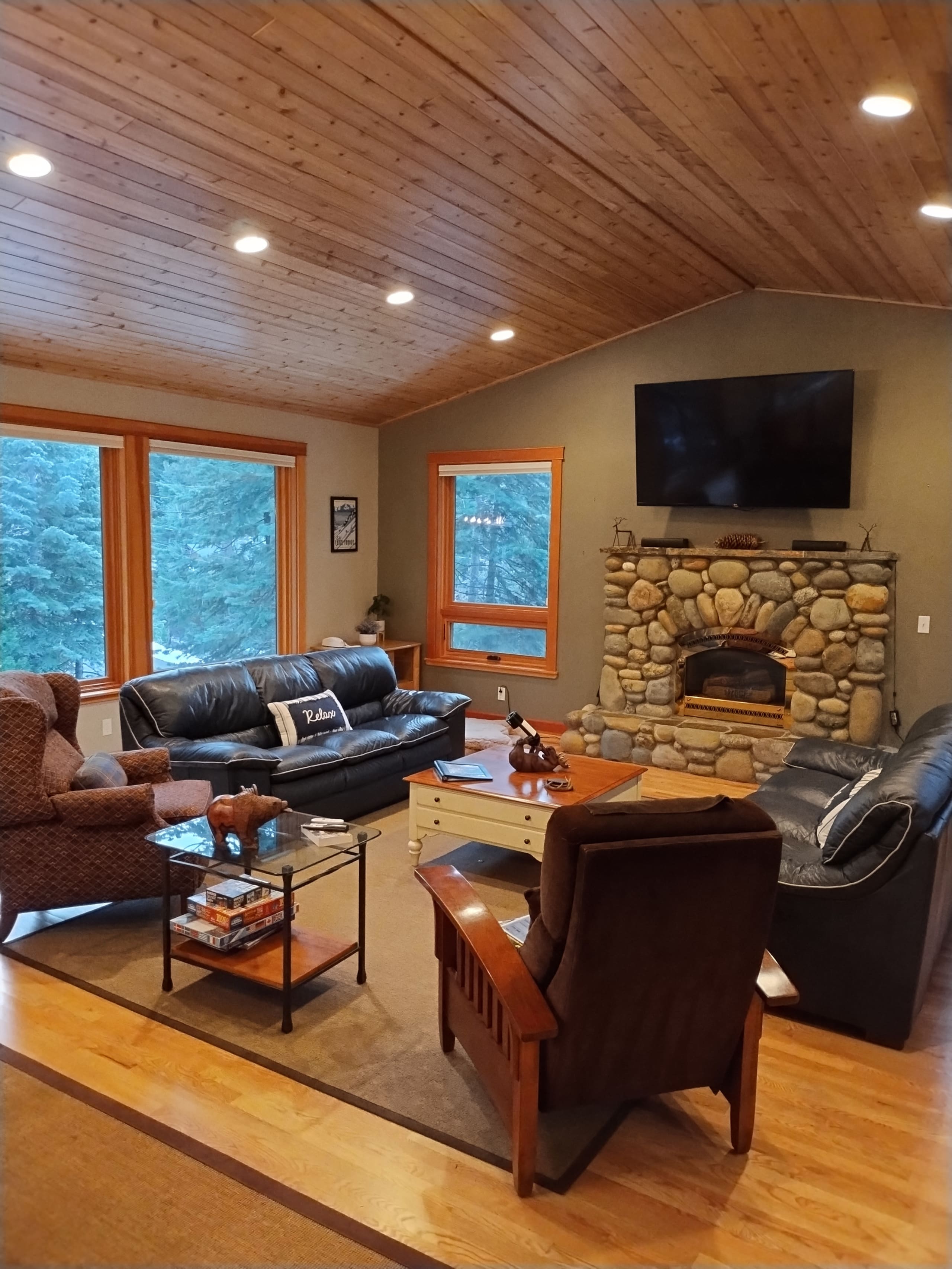 Two-Level Cabin with Hot Tub Near Lake Tahoe - Photo 23