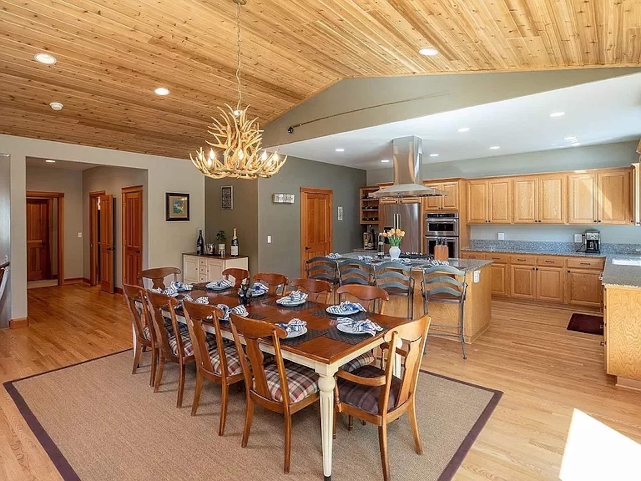 Two-Level Cabin with Hot Tub Near Lake Tahoe - Photo 10