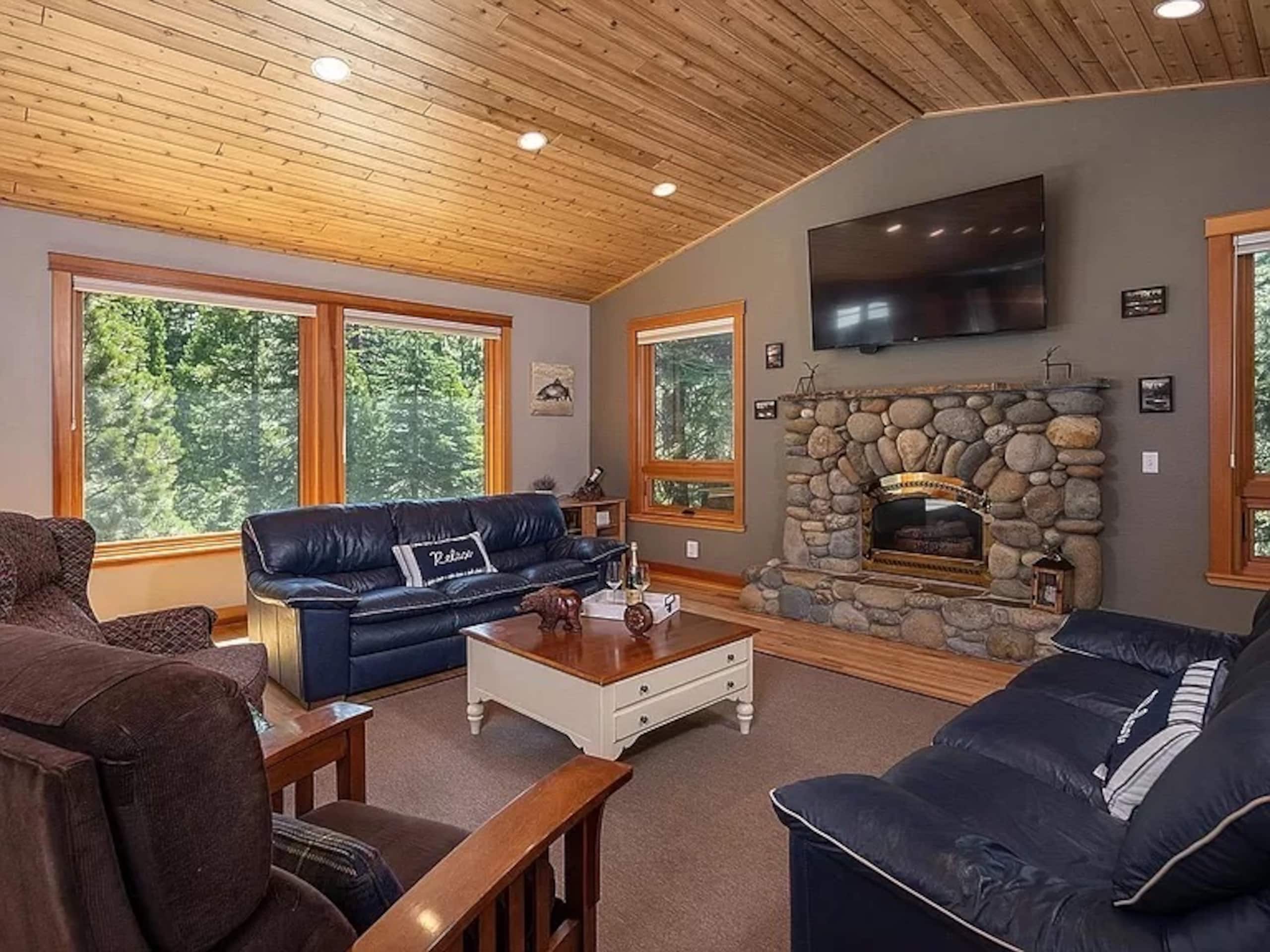 Two-Level Cabin with Hot Tub Near Lake Tahoe - Photo 8