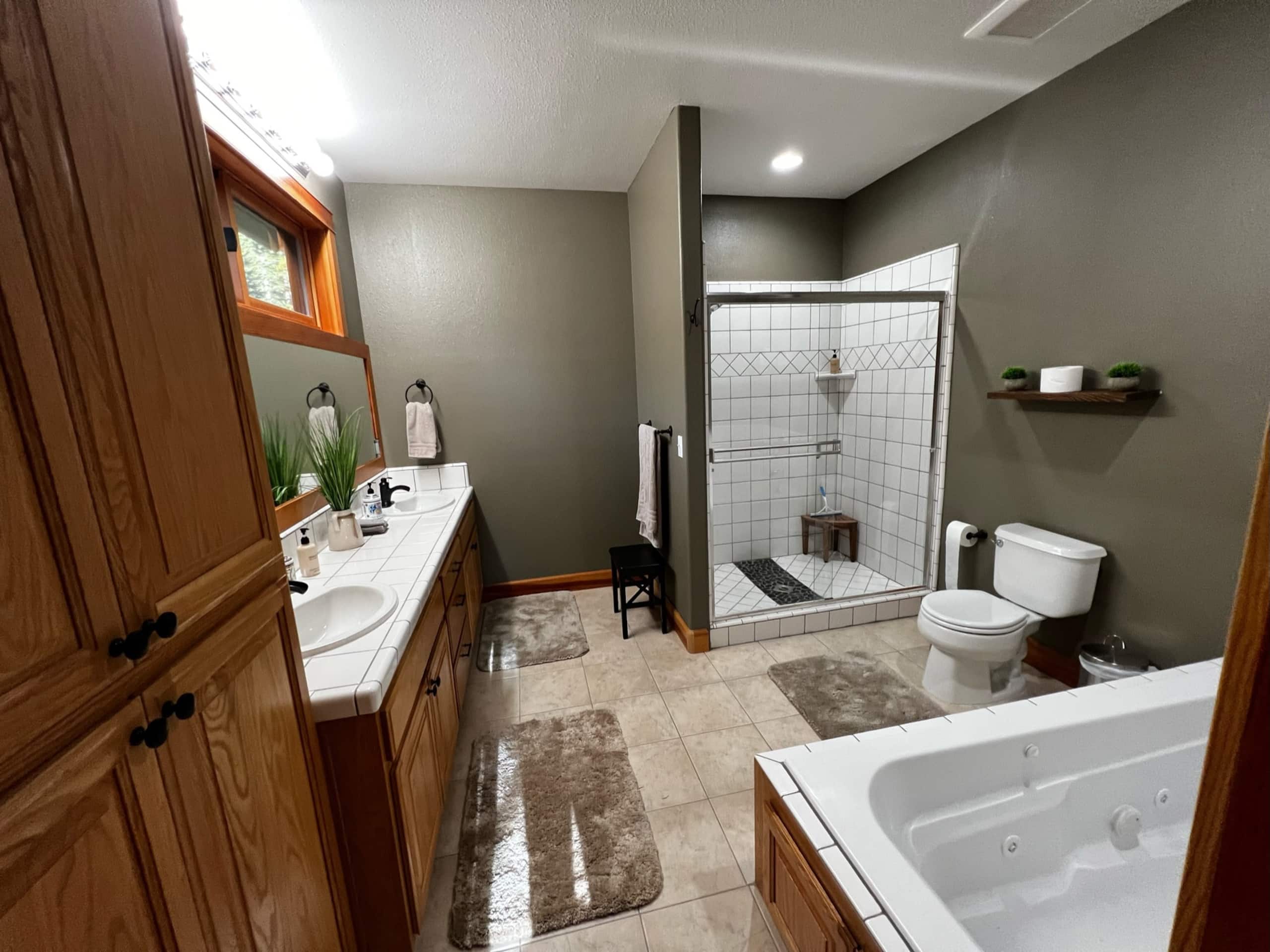 Two-Level Cabin with Hot Tub Near Lake Tahoe - Photo 12