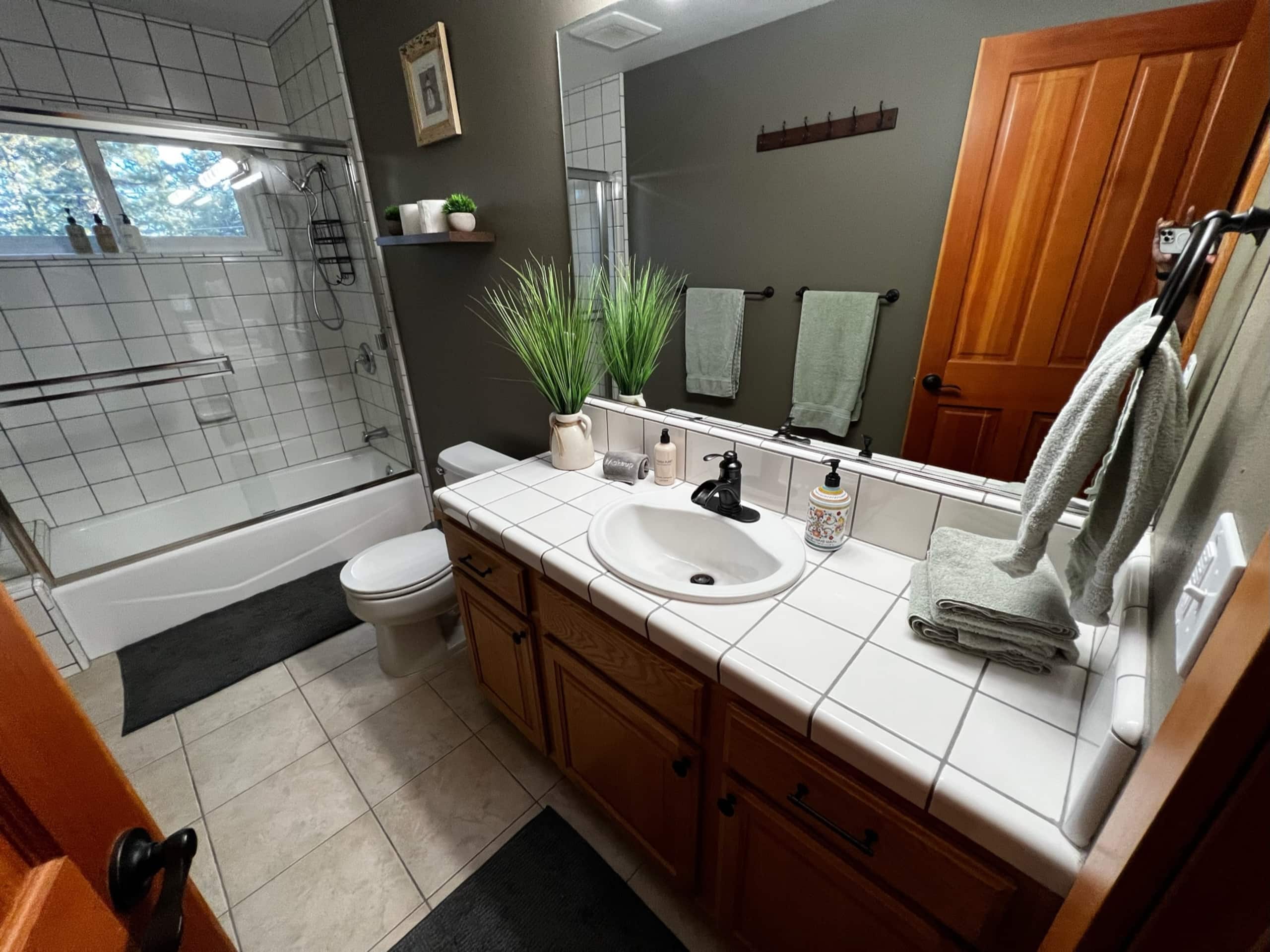 Two-Level Cabin with Hot Tub Near Lake Tahoe - Photo 18