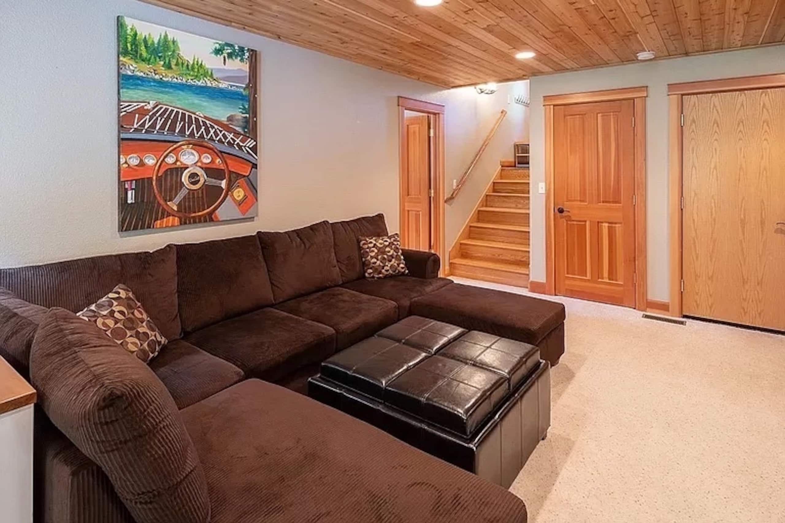 Two-Level Cabin with Hot Tub Near Lake Tahoe - Photo 17