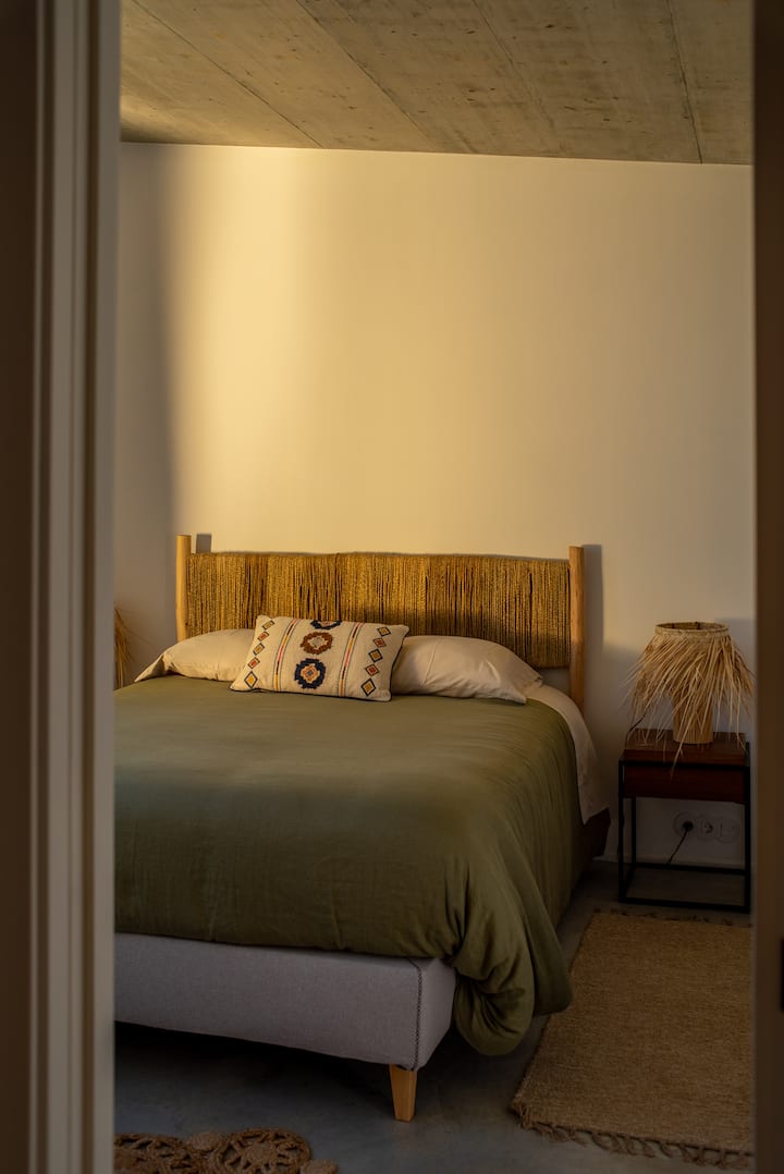 Chumba cha kulala 2, bafu kamili la pamoja na Chumba cha kulala 3 (mlango kutoka kila chumba)