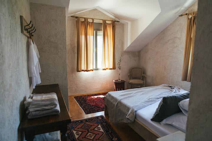 Schlafzimmer 4