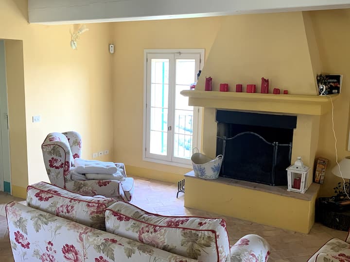 ทางเดินในห้องนั่งเล่น