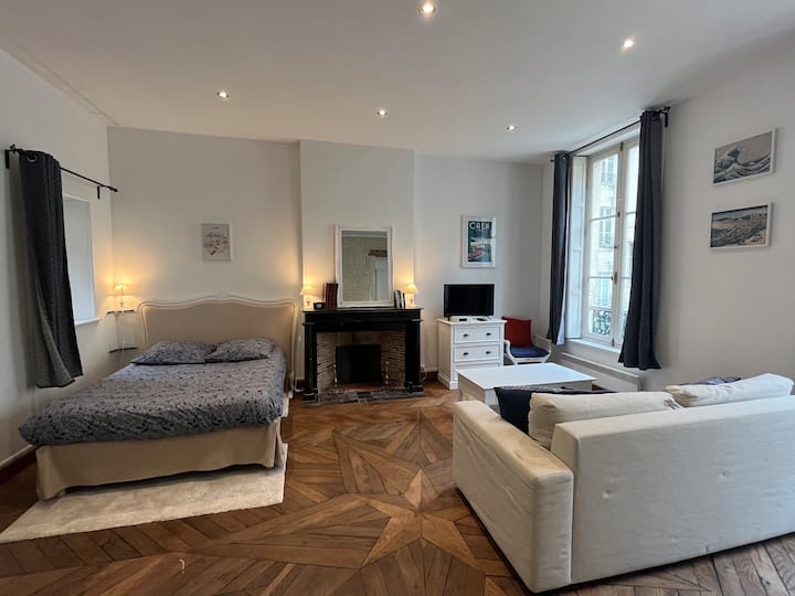 Beautiful apartment in the heart of Caen Apartments for Rent in Caen