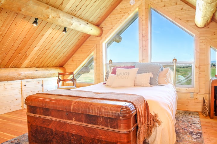 Hill Cabin Hideaway, Sleeps 2, Romantic, Views! - Cabins for Rent in ...