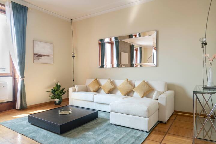 Charming Apartment in the Heart of Milan- 6 Guests gallery image 2
