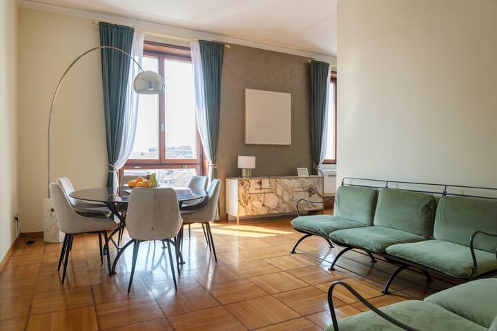 Charming Apartment in the Heart of Milan- 6 Guests gallery image 4