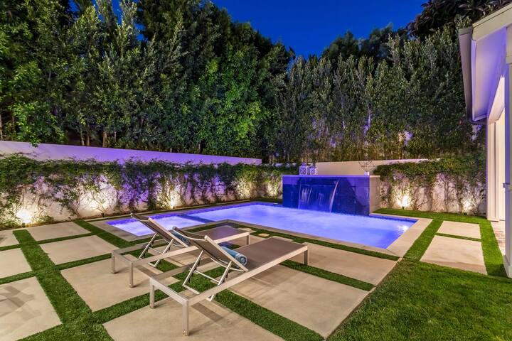 Modern Farm House with 4 En suites pool & Jacuzzi. gallery image 3