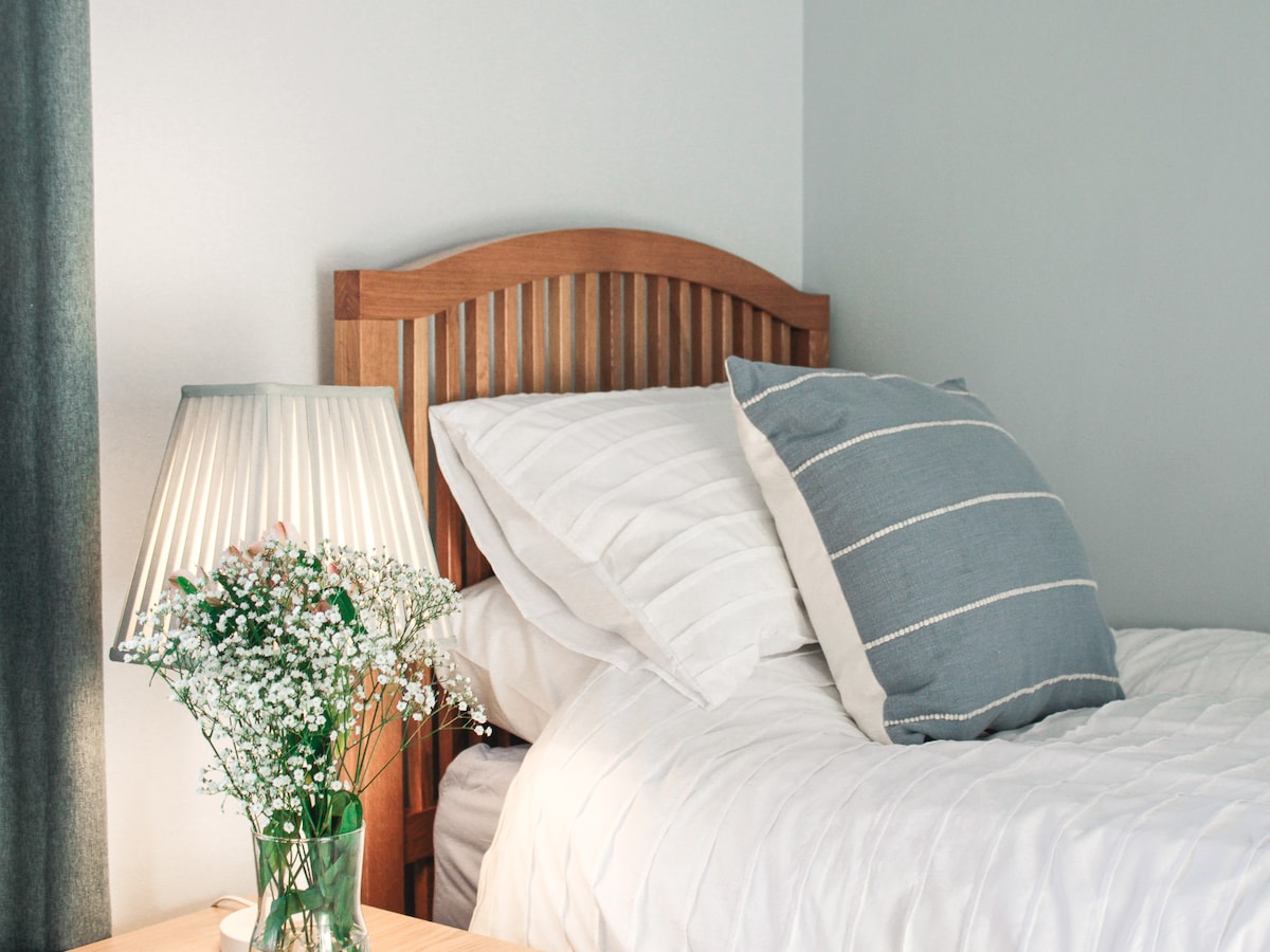 Соба 3: единечен кревет + DVD плеер