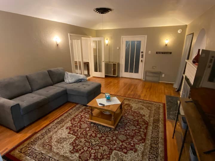 Lovely 2-bdrm Townhouse, Garden Courtyard, Laundry - Bakersfield, CA