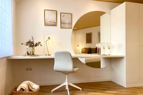 *Balcony and washing machine* Comfort - Suite central