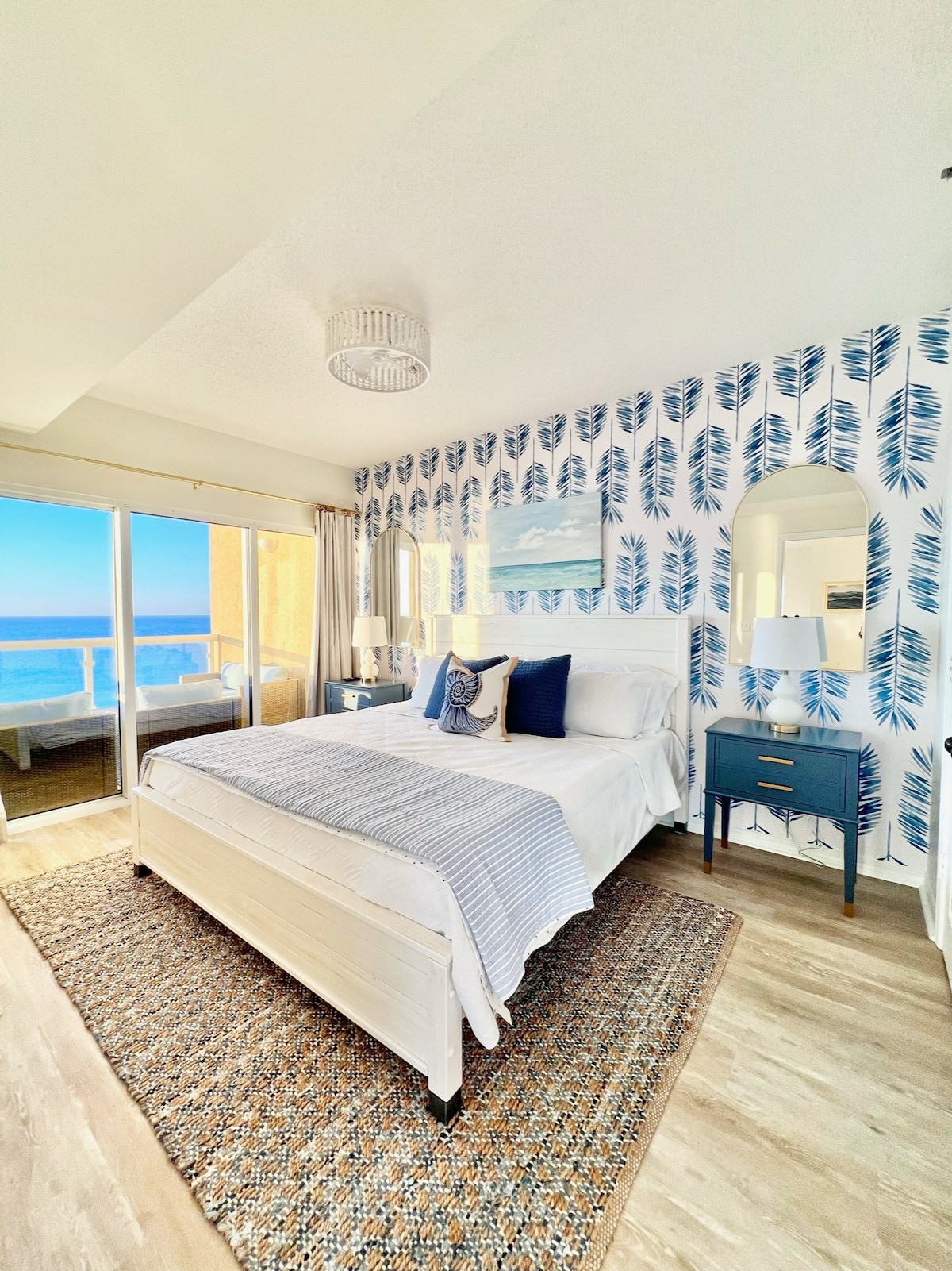 Luxury King Master en-suite beautifully decorated with gorgeous Gulf front views.  Patio access.  Flat Screen TV and plenty of storage. 

Certainly an Oasis for the King and Queen!   