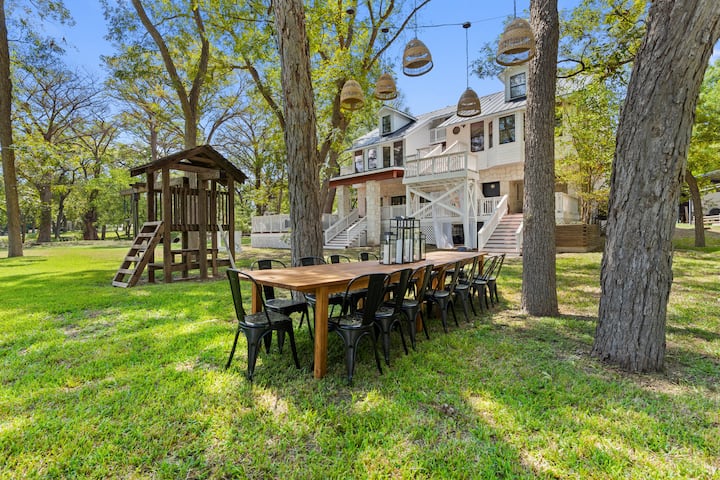 Lakefront Estate Sleeps 23 Firepit & Kayaks - New Braunfels, TX