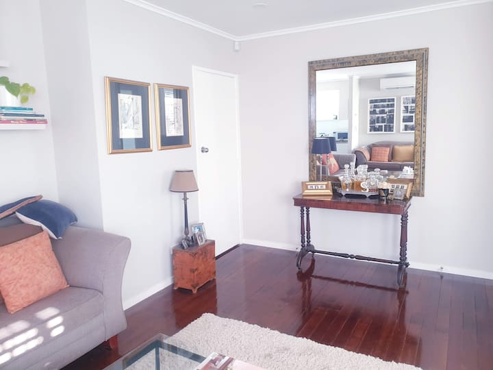 Sunshine Unit In The Heart Of Takapuna - Auckland
