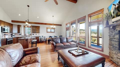 Popular Airbnb listing: Mountain & Marys Lake Sleeps 10, Clean, Fireplace! in Estes Park