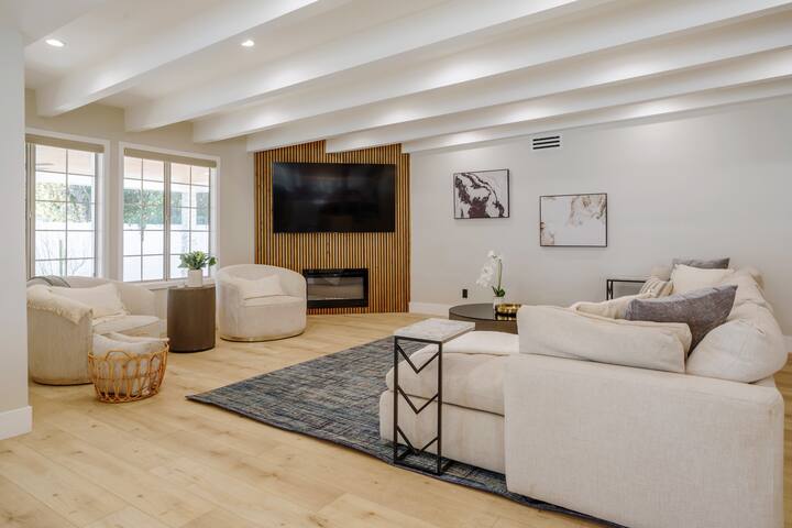 Entertainer home hot tub Universal sleeps 12 gallery image 5