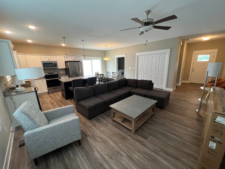 Modern Newer 5-6 Br 3 Ba Home With 8 Beds - Ames, IA