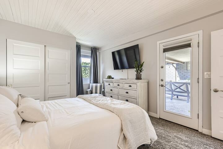 غرفة النوم الثالثة - سرير بحجم وسط