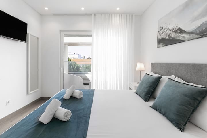 Entire home with 1 bedrooms in Nazare - Oitava Maravilha - Pool & Sea View