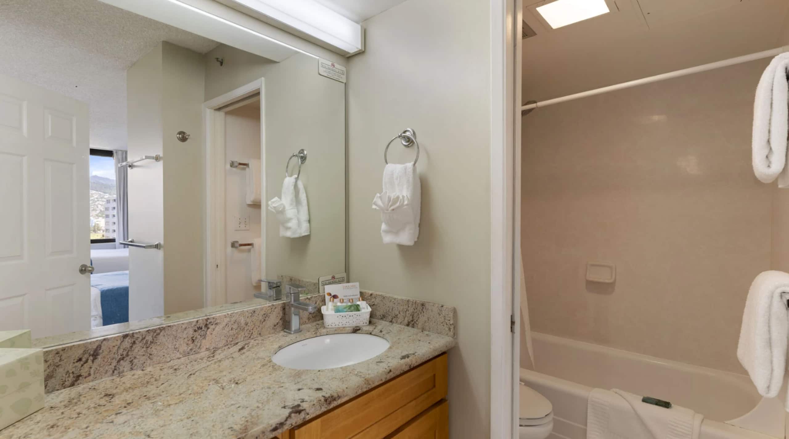 Condo in Honolulu · ★4.87 · 1 bedroom · 3 beds · 1 private bath - Image 10