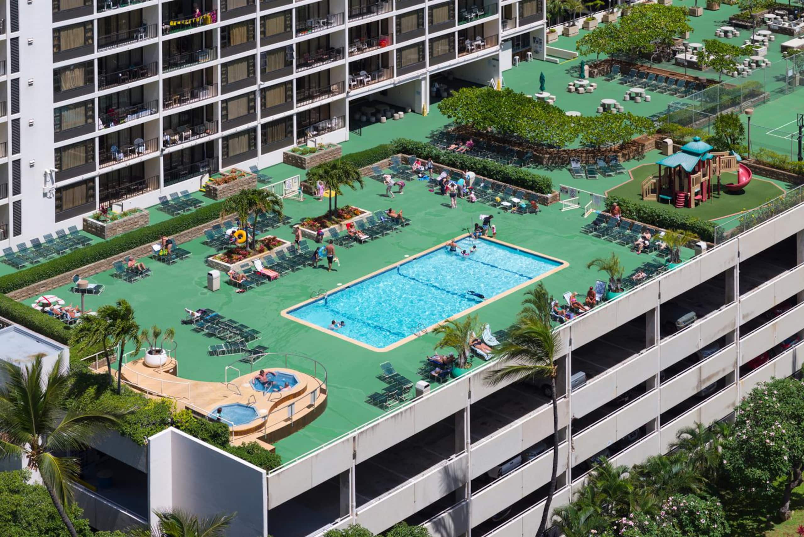 Condo in Honolulu · ★4.87 · 1 bedroom · 3 beds · 1 private bath - Image 21