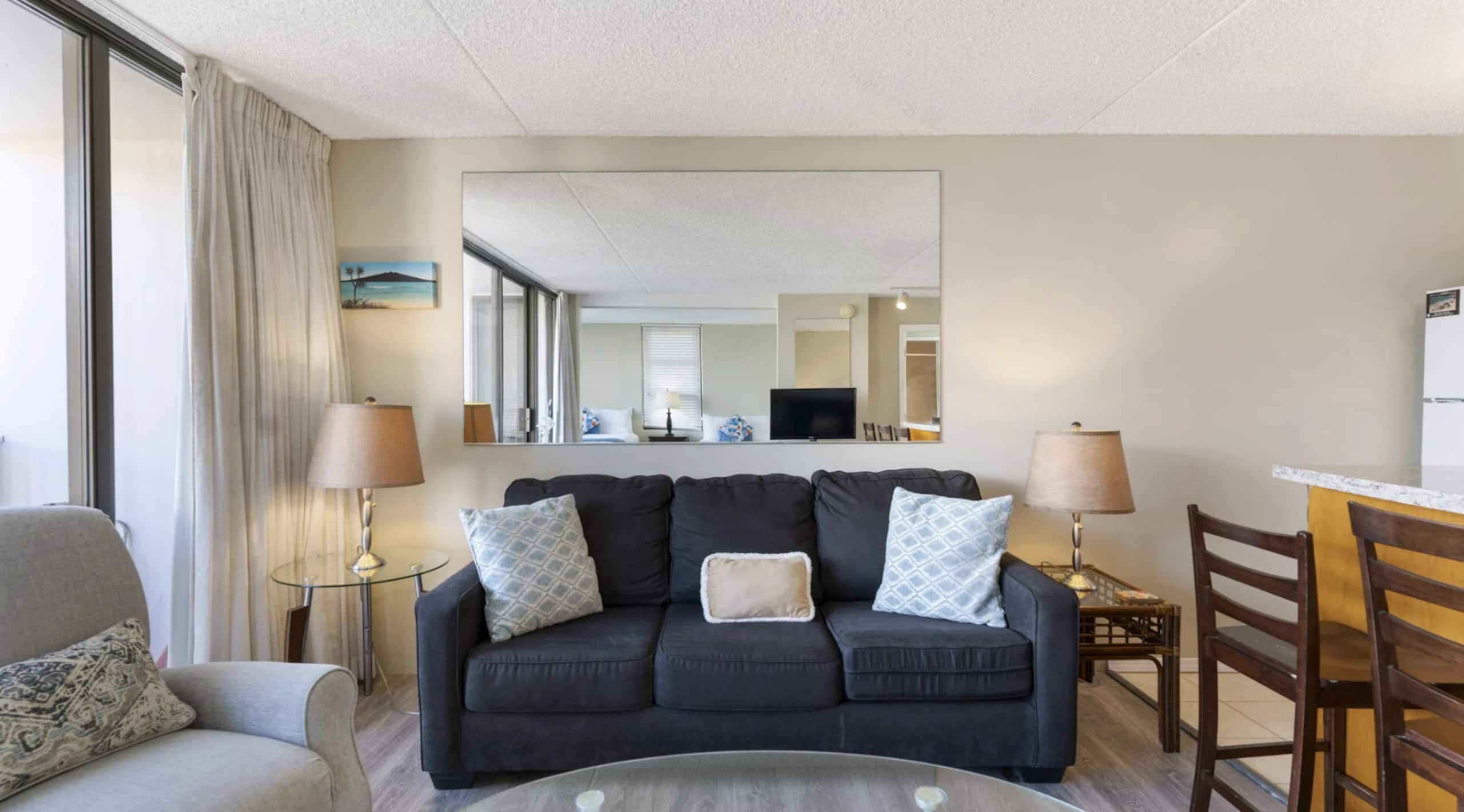 Condo in Honolulu · ★4.87 · 1 bedroom · 3 beds · 1 private bath - Image 3
