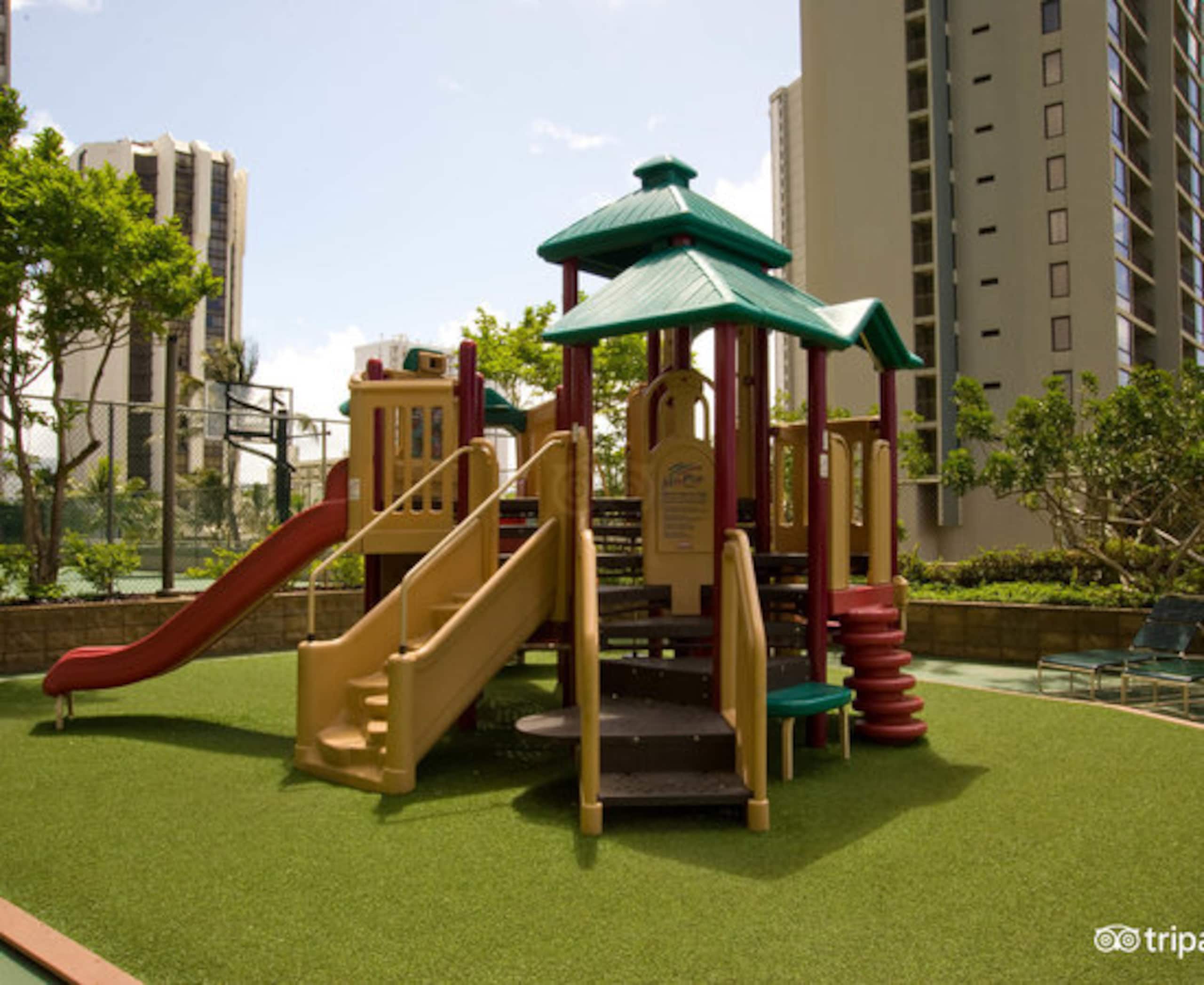 Condo in Honolulu · ★4.87 · 1 bedroom · 3 beds · 1 private bath - Image 14
