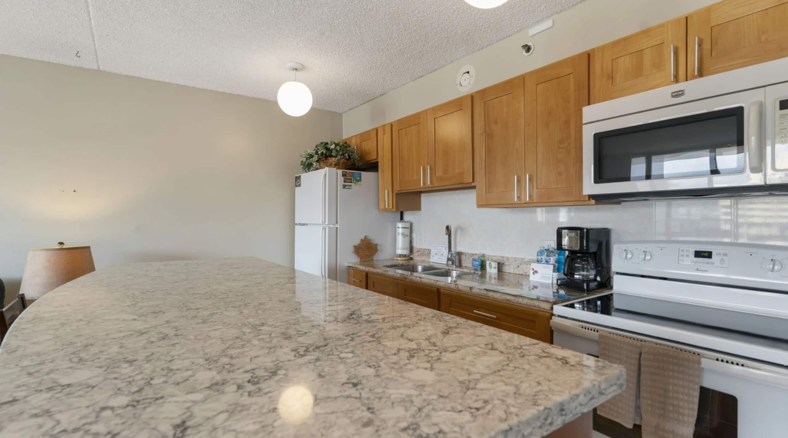 Condo in Honolulu · ★4.87 · 1 bedroom · 3 beds · 1 private bath - Image 5
