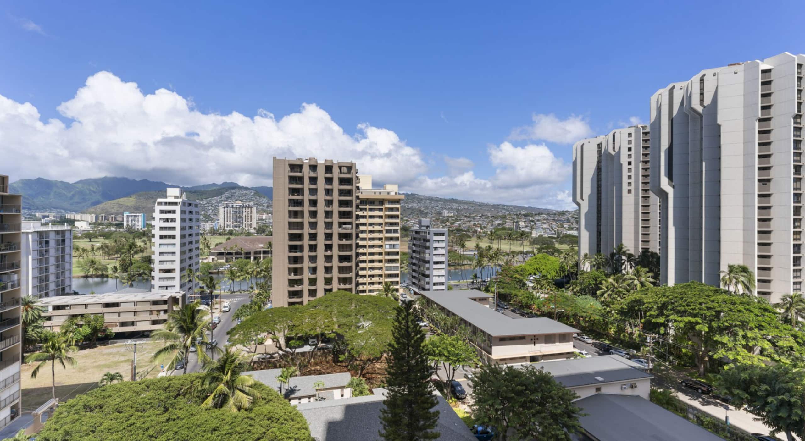 Condo in Honolulu · ★4.87 · 1 bedroom · 3 beds · 1 private bath - Image 12