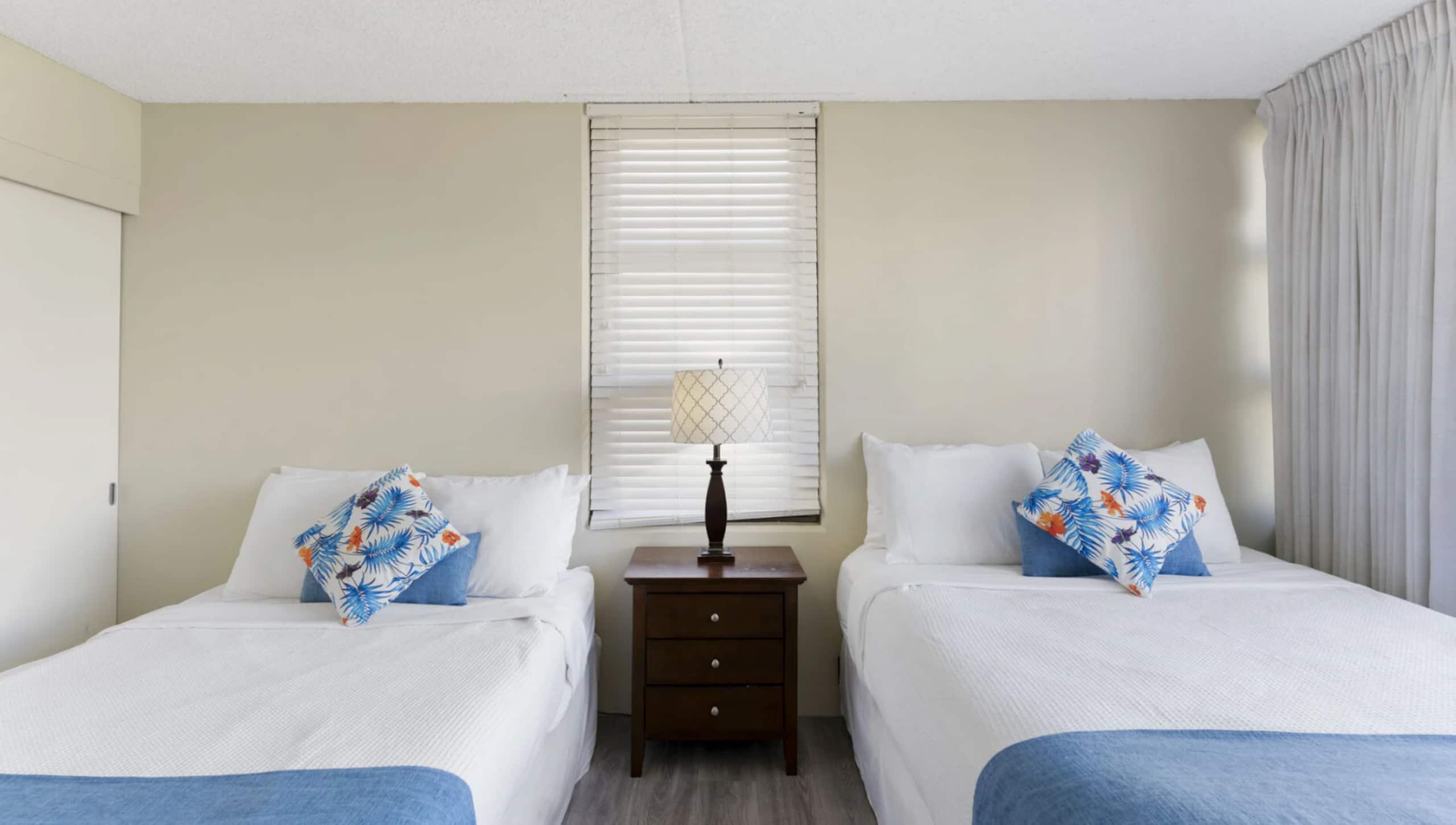 Condo in Honolulu · ★4.87 · 1 bedroom · 3 beds · 1 private bath - Image 8