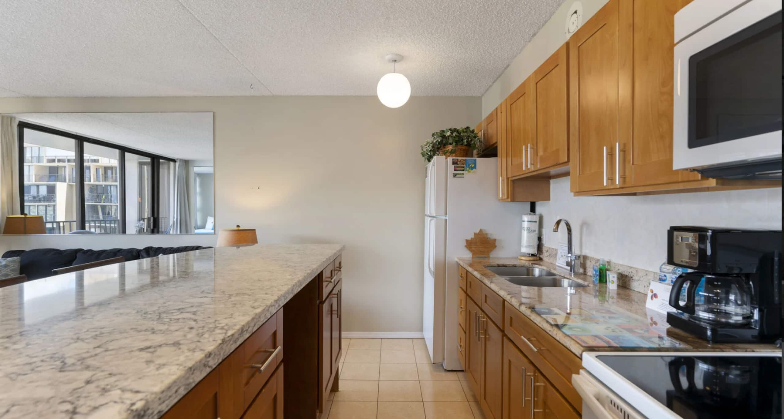 Condo in Honolulu · ★4.87 · 1 bedroom · 3 beds · 1 private bath - Image 4