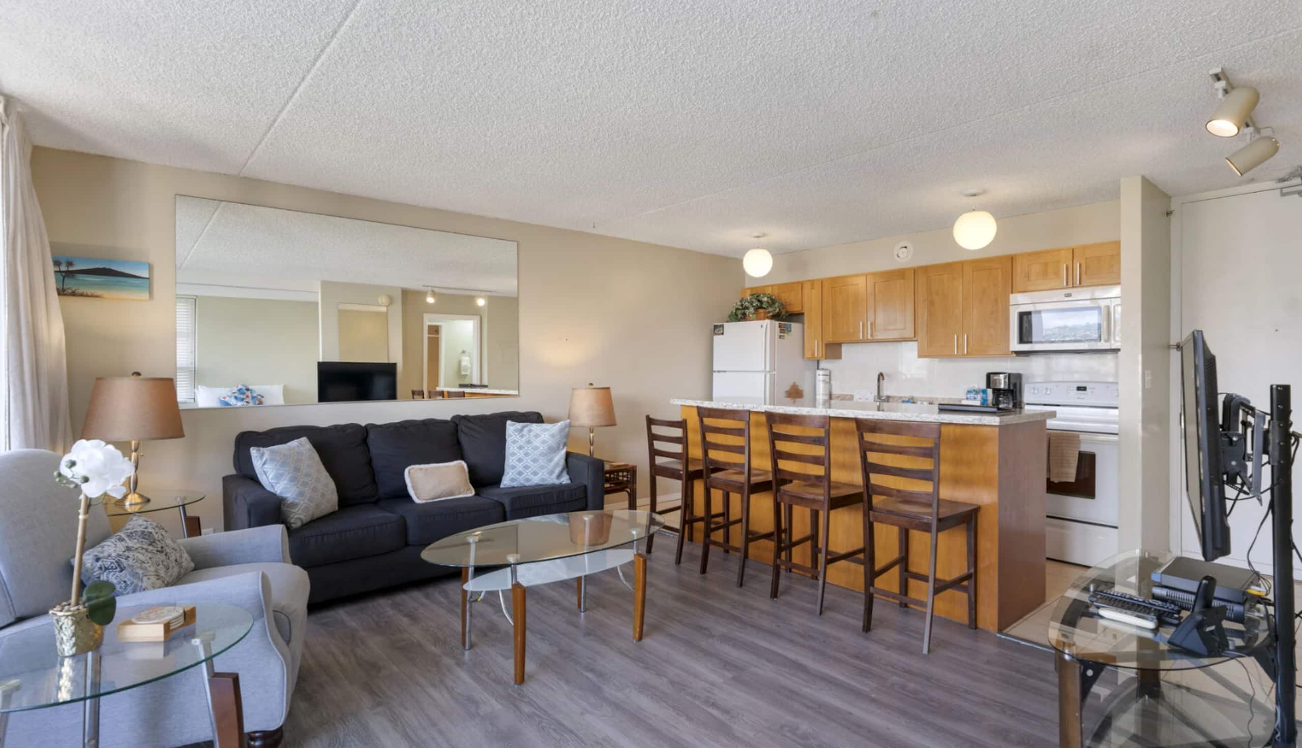 Condo in Honolulu · ★4.87 · 1 bedroom · 3 beds · 1 private bath - Image 1