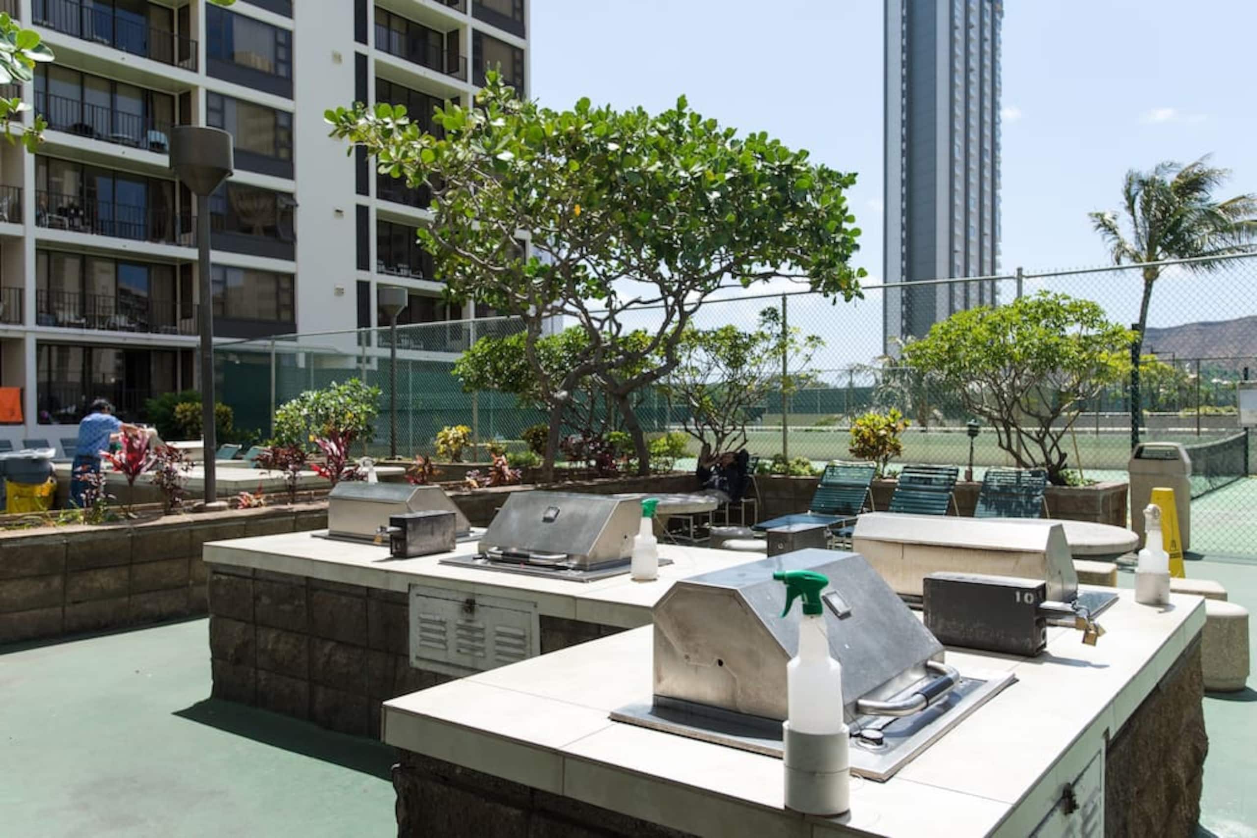 Condo in Honolulu · ★4.87 · 1 bedroom · 3 beds · 1 private bath - Image 13