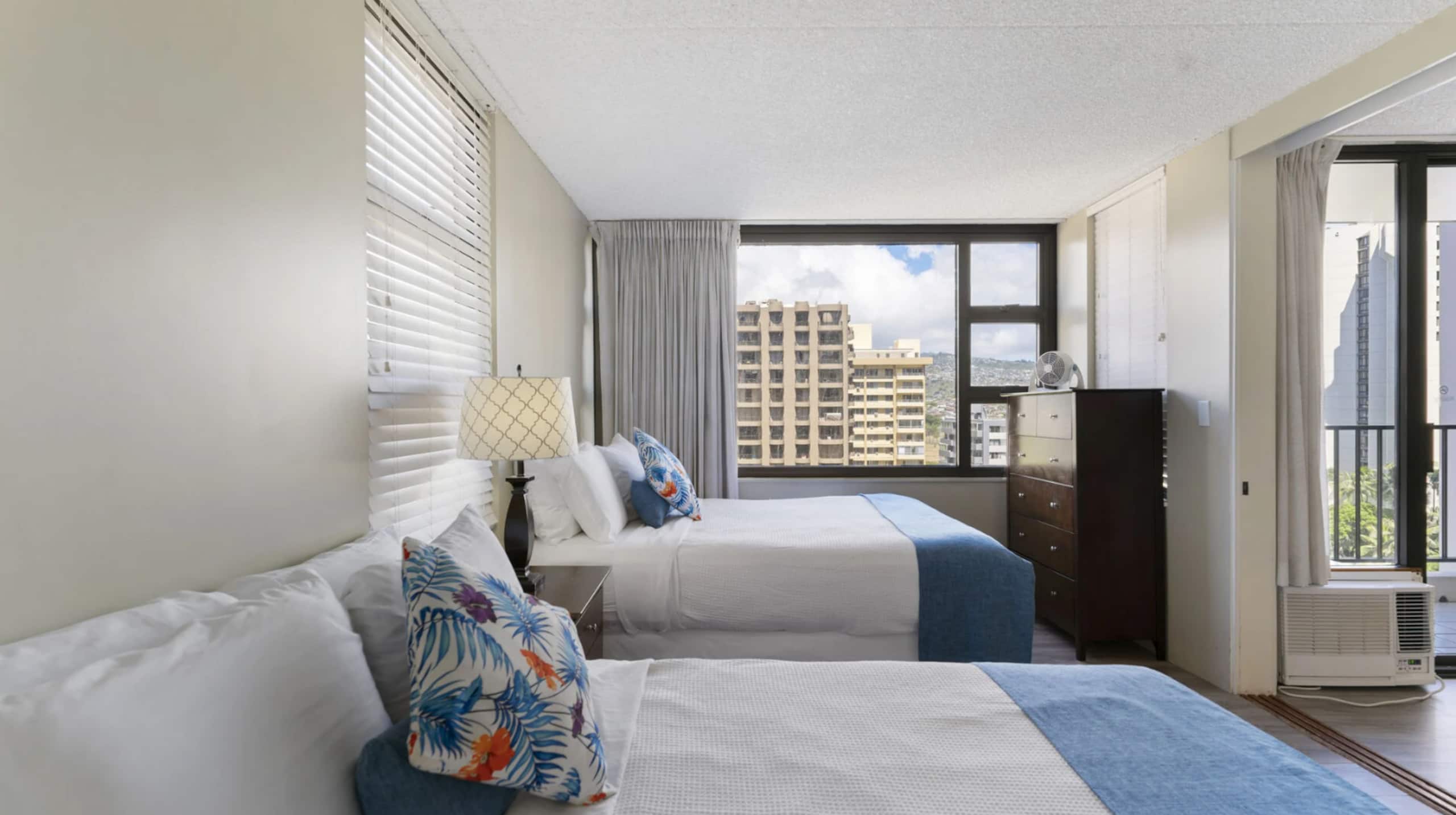 Condo in Honolulu · ★4.87 · 1 bedroom · 3 beds · 1 private bath - Image 7