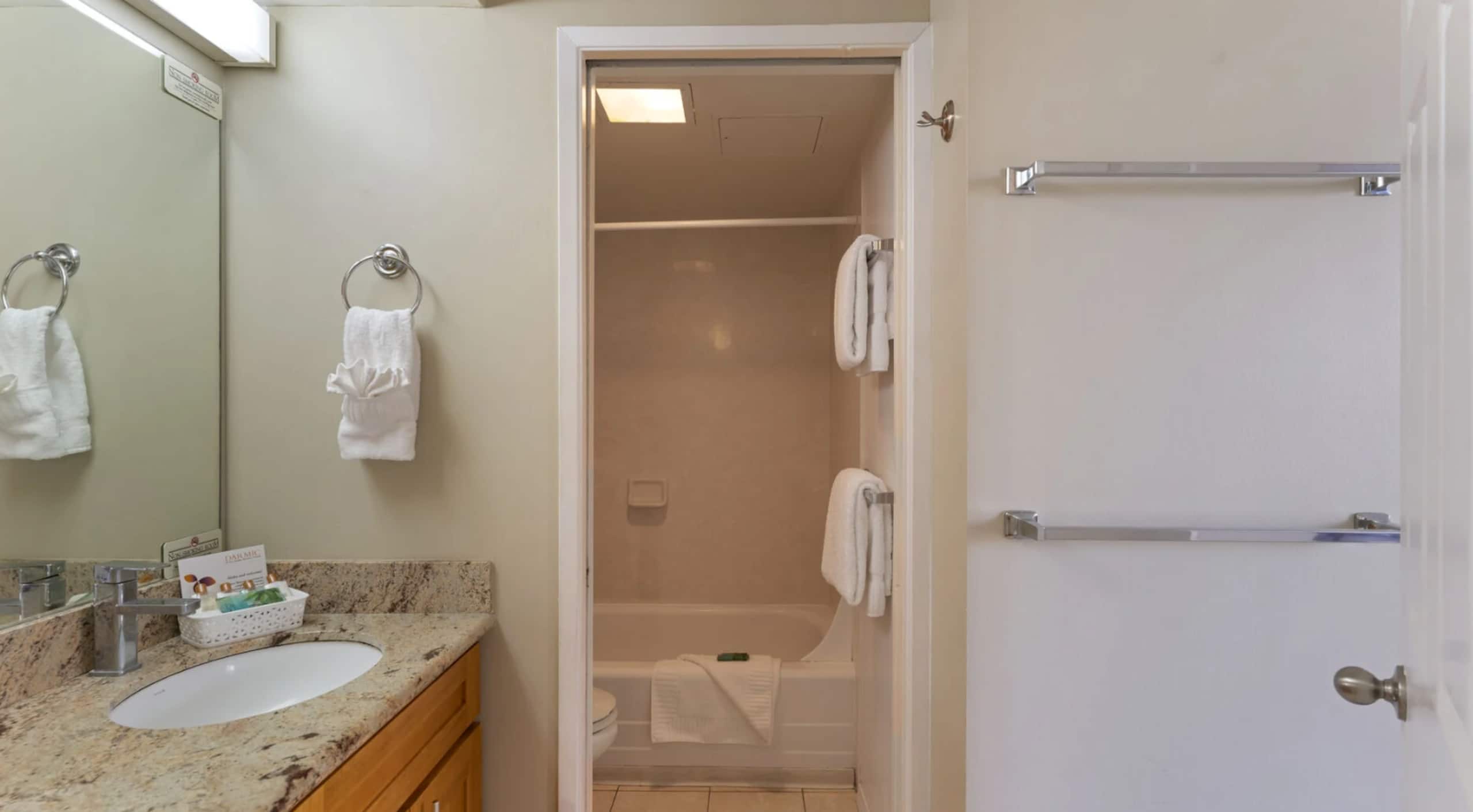Condo in Honolulu · ★4.87 · 1 bedroom · 3 beds · 1 private bath - Image 11