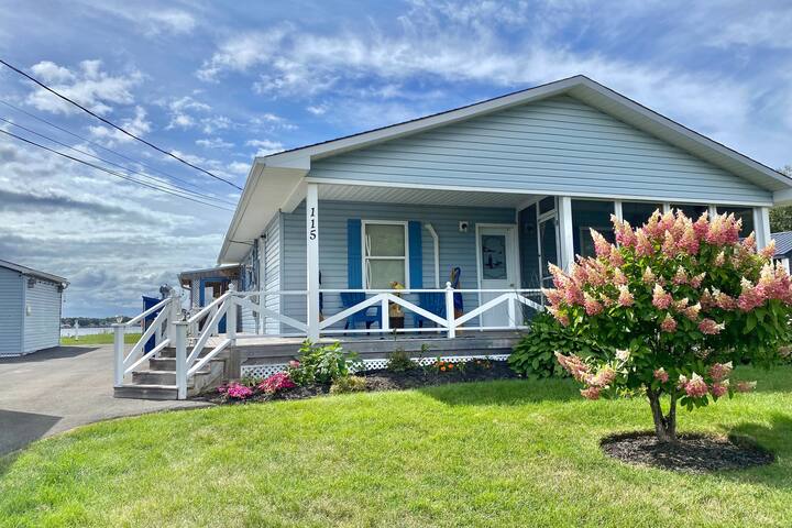 The Waterfront Blue Heron Chalet gallery image 5