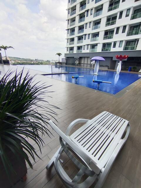 Condo Near UKM with pool, gym, Wi-Fi & Netflix