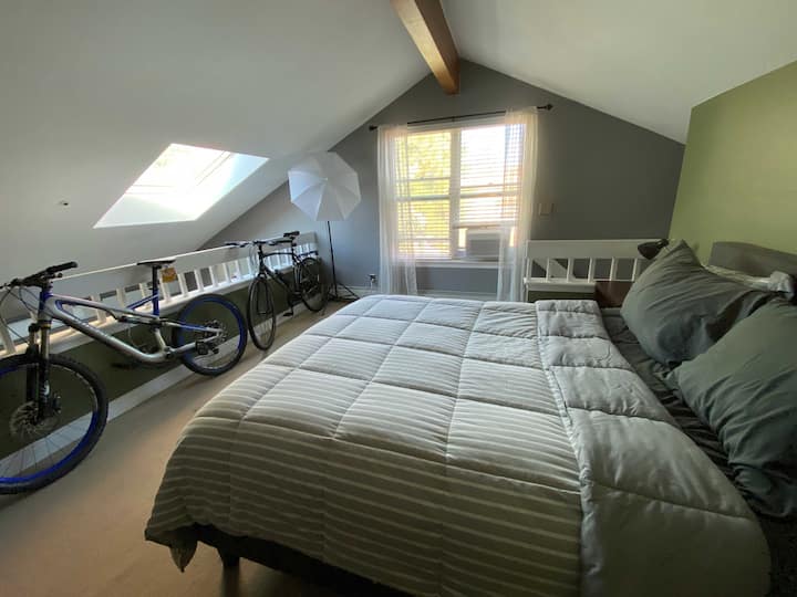 Საძინებელი ზემოთ